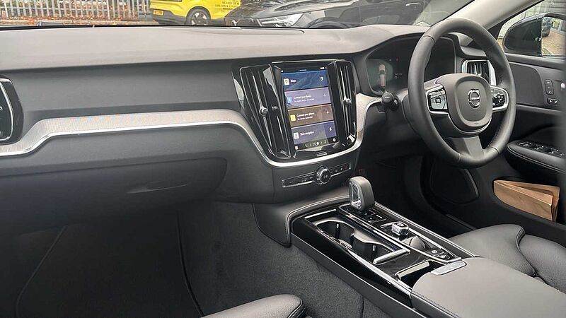 Volvo V60 Plus, T6 AWD Plug-in hybrid, Electric/Petrol, Dark