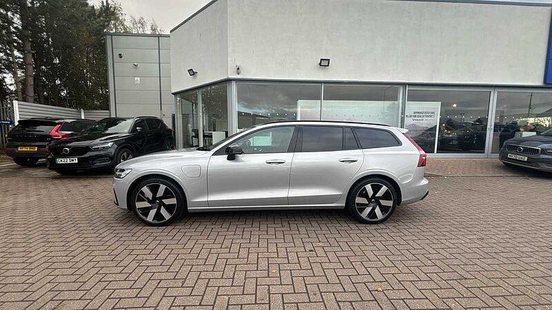 Volvo V60 Plus, T6 AWD Plug-in hybrid, Electric/Petrol, Dark