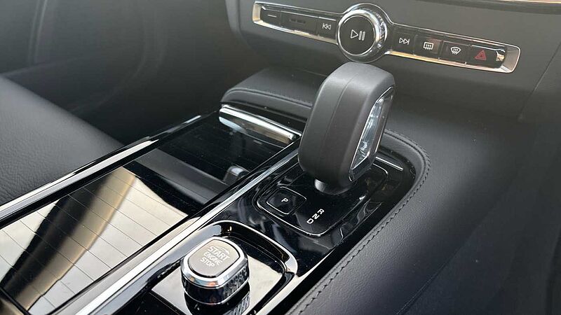 Volvo V90 Ultra, T8 AWD Plug-in hybrid, Electric/Petrol, Dark