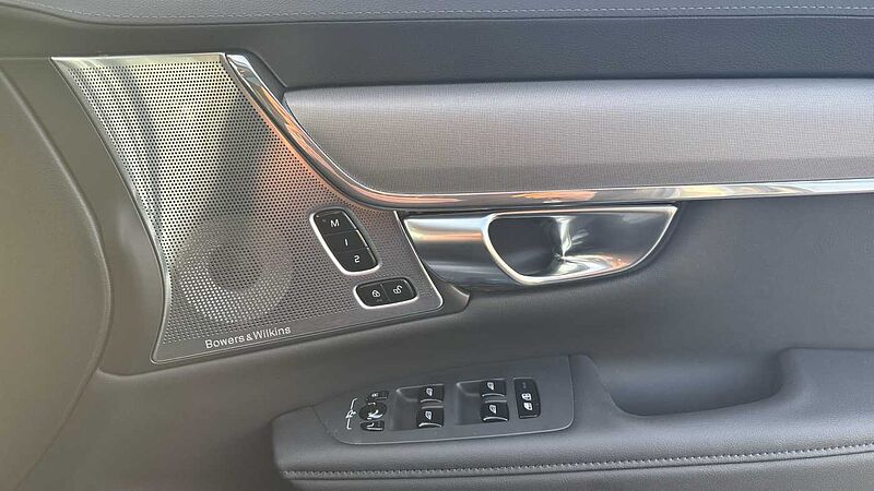 Volvo V90 Ultra, T8 AWD Plug-in hybrid, Electric/Petrol, Dark