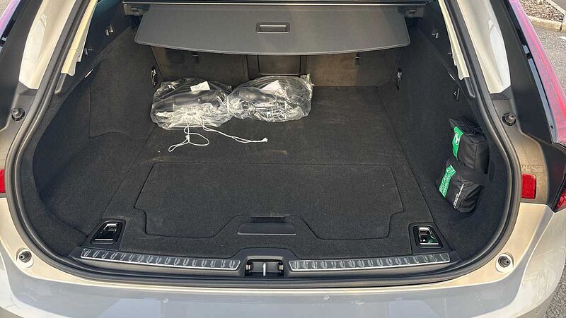 Volvo V90 Ultra, T8 AWD Plug-in hybrid, Electric/Petrol, Dark
