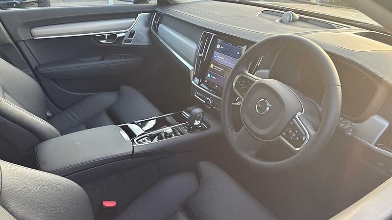 Volvo V90 Ultra, T8 AWD Plug-in hybrid, Electric/Petrol, Dark