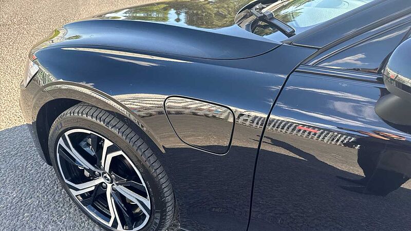 Volvo V60 Ultra, T8 AWD Plug-in hybrid, Electric/Petrol, Dark