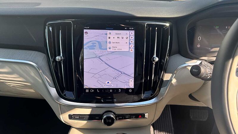 Volvo V60 Ultra, T8 AWD Plug-in hybrid, Electric/Petrol, Dark