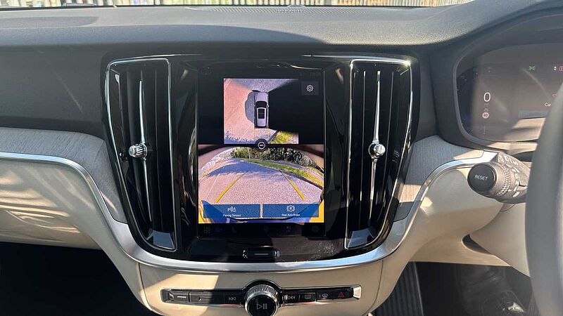 Volvo V60 Ultra, T8 AWD Plug-in hybrid, Electric/Petrol, Dark