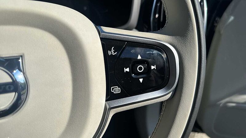 Volvo V60 Ultra, T8 AWD Plug-in hybrid, Electric/Petrol, Dark