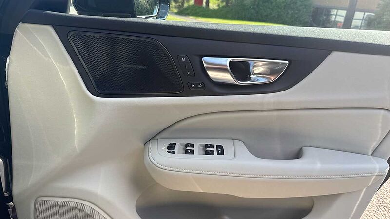 Volvo V60 Ultra, T8 AWD Plug-in hybrid, Electric/Petrol, Dark