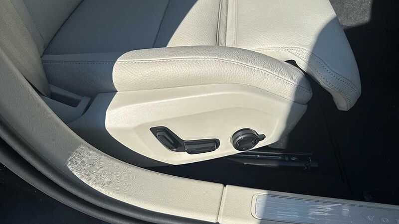 Volvo V60 Ultra, T8 AWD Plug-in hybrid, Electric/Petrol, Dark