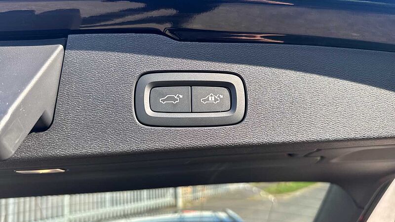 Volvo V60 Ultra, T8 AWD Plug-in hybrid, Electric/Petrol, Dark
