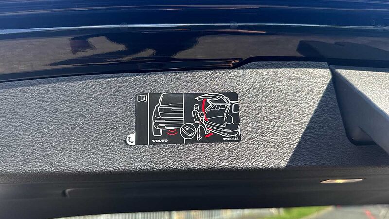 Volvo V60 Ultra, T8 AWD Plug-in hybrid, Electric/Petrol, Dark