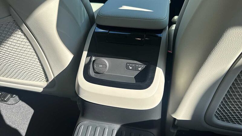 Volvo V60 Ultra, T8 AWD Plug-in hybrid, Electric/Petrol, Dark