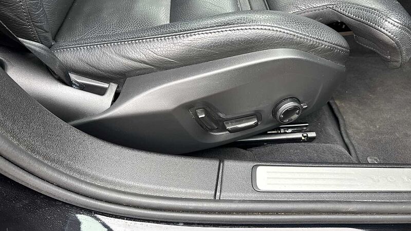 Volvo S60 Plus, B5 AWD Mild hybrid, Petrol, Dark