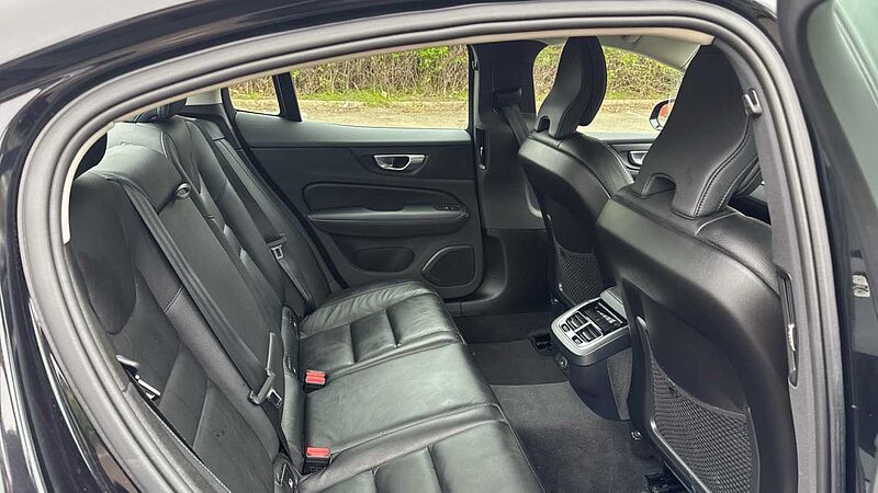 Volvo S60 Plus, B5 AWD Mild hybrid, Petrol, Dark