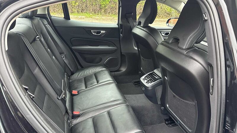 Volvo S60 Plus, B5 AWD Mild hybrid, Petrol, Dark