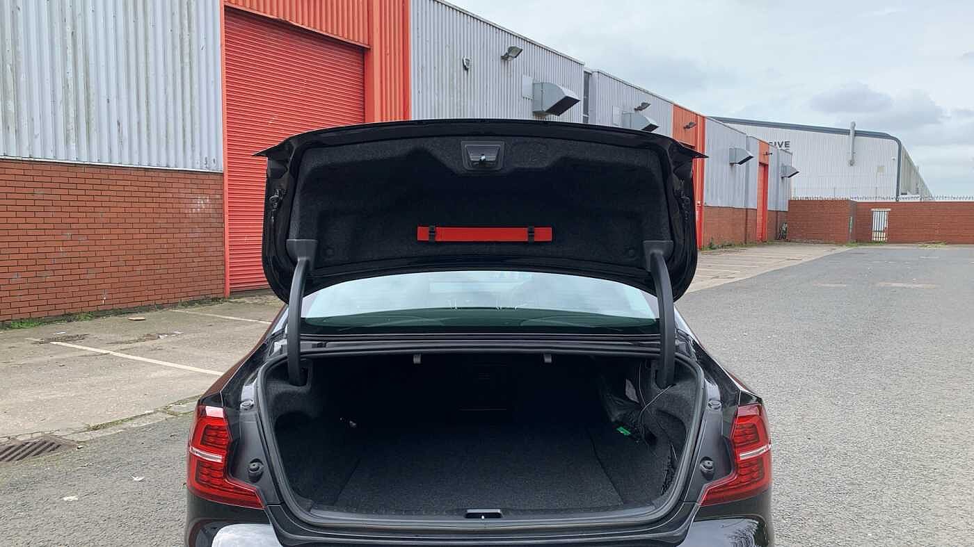 Volvo S60 Plus, B5 AWD Mild hybrid, Petrol, Dark