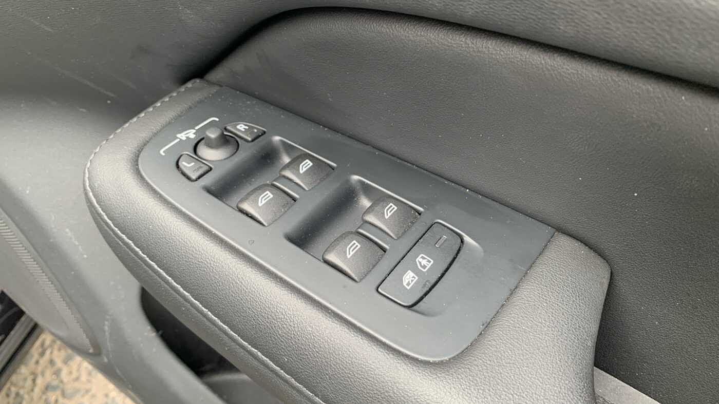 Volvo S60 Plus, B5 AWD Mild hybrid, Petrol, Dark