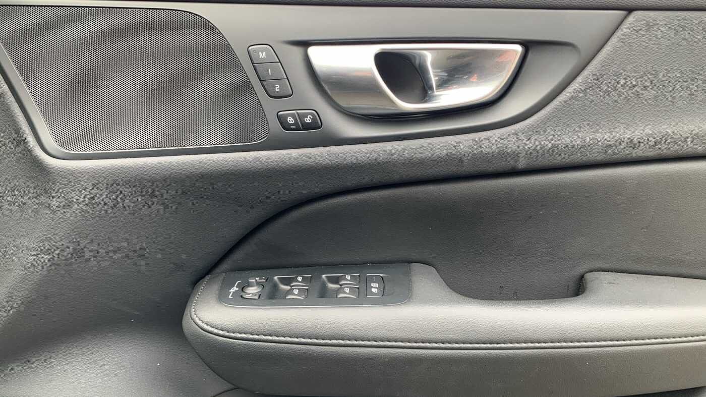 Volvo S60 Plus, B5 AWD Mild hybrid, Petrol, Dark