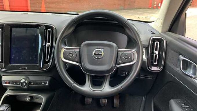 Volvo XC40 T3 Momentum Manual