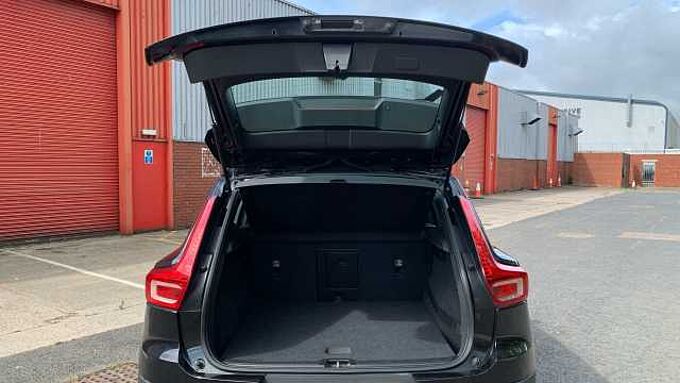 Volvo XC40 T3 Momentum Manual