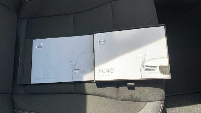 Volvo XC40 T3 Momentum Manual