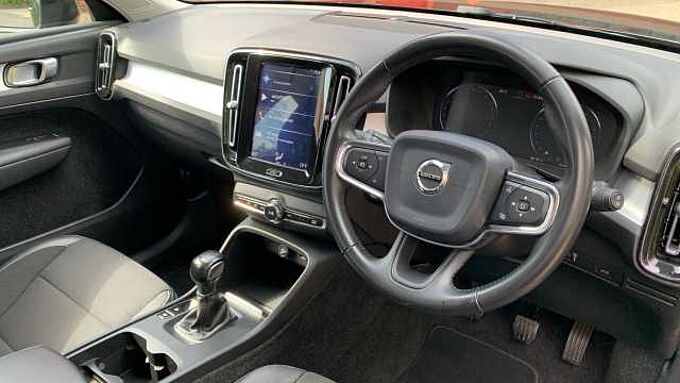 Volvo XC40 T3 Momentum Manual