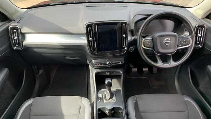 Volvo XC40 T3 Momentum Manual