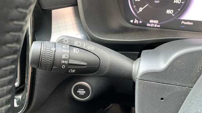Volvo XC40 T3 Momentum Manual