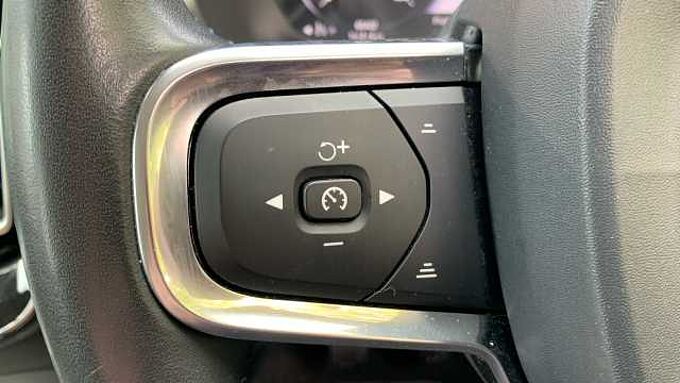 Volvo XC40 T3 Momentum Manual