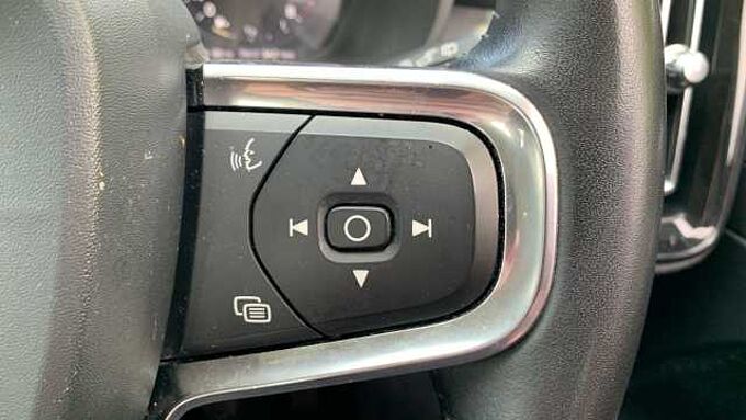Volvo XC40 T3 Momentum Manual