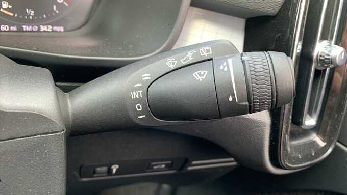 Volvo XC40 T3 Momentum Manual