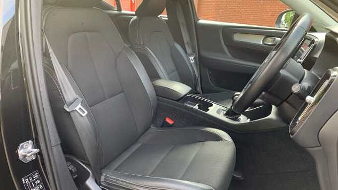Volvo XC40 T3 Momentum Manual
