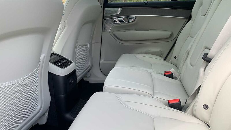 Volvo XC90 Ultra, T8 AWD Plug-in hybrid, Electric/Petrol, Dark, 7 Seats