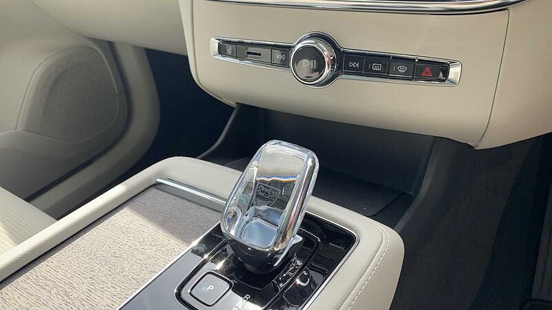 Volvo XC90 Ultra, T8 AWD Plug-in hybrid, Electric/Petrol, Dark, 7 Seats