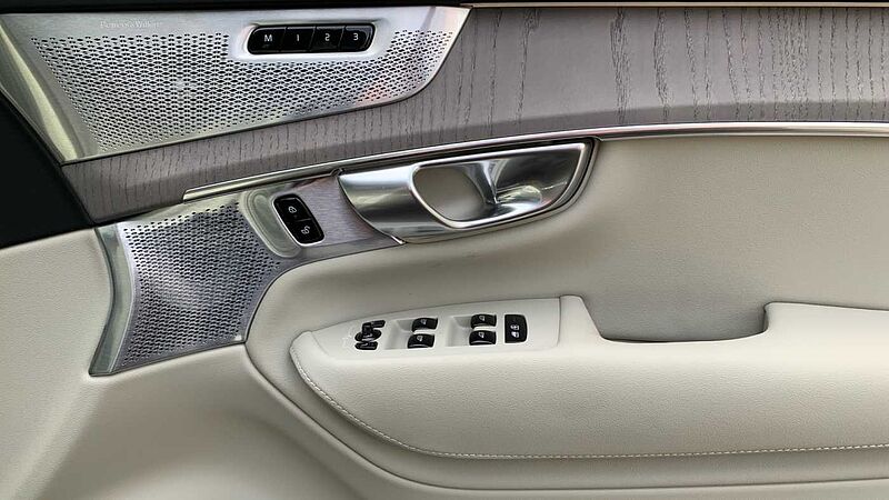 Volvo XC90 Ultra, T8 AWD Plug-in hybrid, Electric/Petrol, Dark, 7 Seats