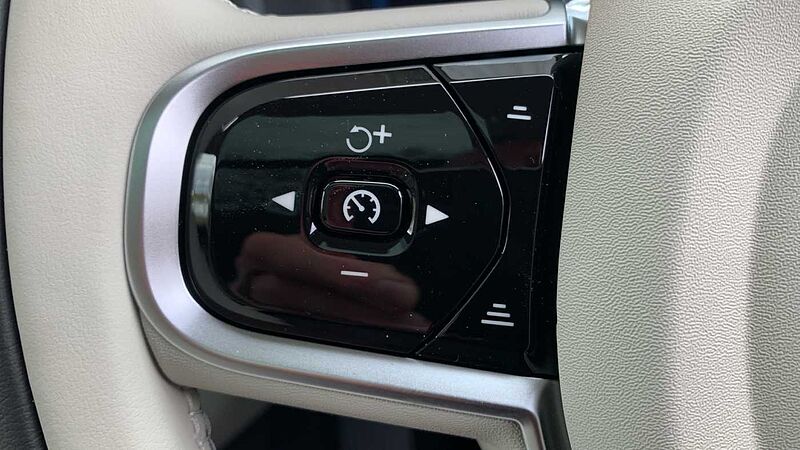 Volvo XC90 Ultra, T8 AWD Plug-in hybrid, Electric/Petrol, Dark, 7 Seats