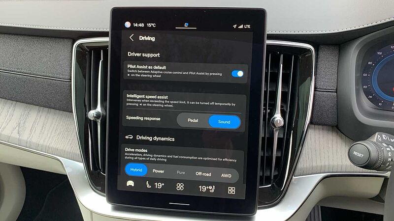 Volvo XC90 Ultra, T8 AWD Plug-in hybrid, Electric/Petrol, Dark, 7 Seats