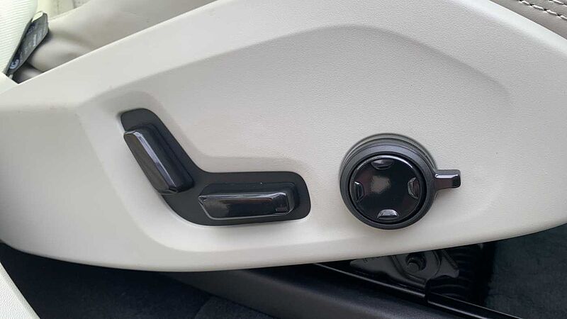 Volvo XC90 Ultra, T8 AWD Plug-in hybrid, Electric/Petrol, Dark, 7 Seats