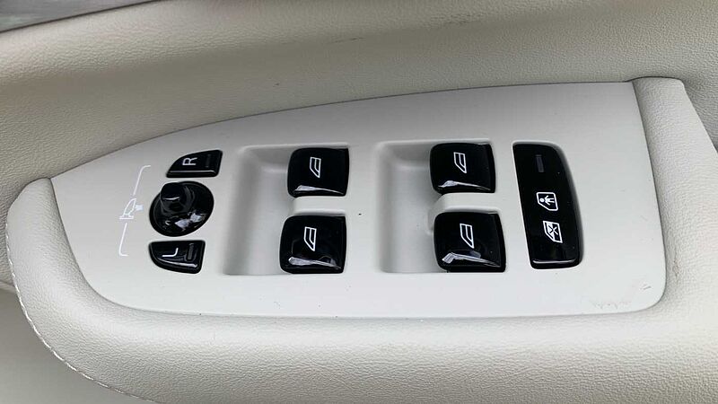 Volvo XC90 Ultra, T8 AWD Plug-in hybrid, Electric/Petrol, Dark, 7 Seats