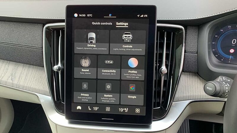 Volvo XC90 Ultra, T8 AWD Plug-in hybrid, Electric/Petrol, Dark, 7 Seats