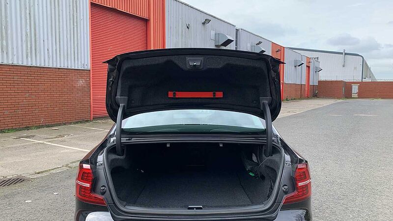 Volvo S60 Plus, B5 AWD Mild hybrid, Petrol, Dark