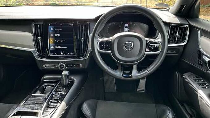 Volvo S90 Recharge R-Design, T8 AWD plug-in hybrid (Pilot Assist)