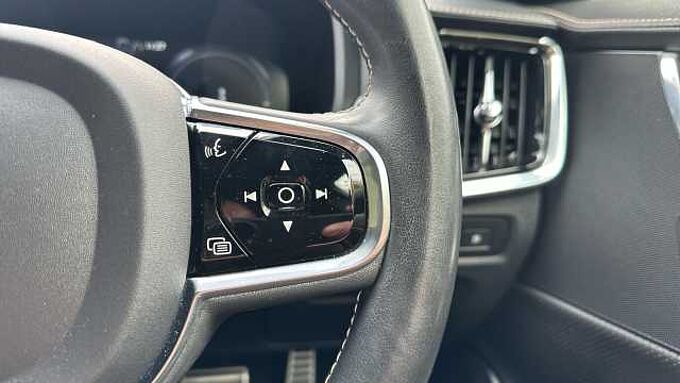 Volvo S90 Recharge R-Design, T8 AWD plug-in hybrid (Pilot Assist)