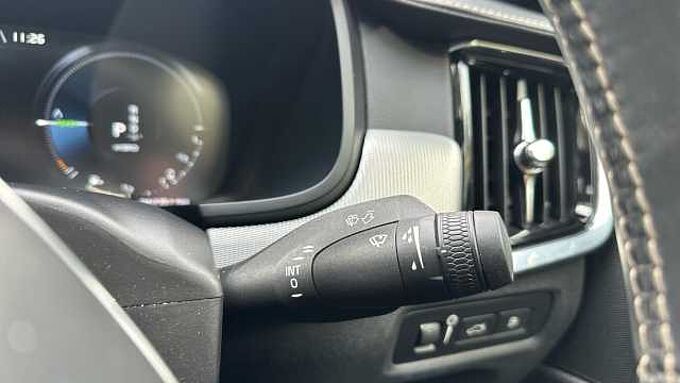 Volvo S90 Recharge R-Design, T8 AWD plug-in hybrid (Pilot Assist)