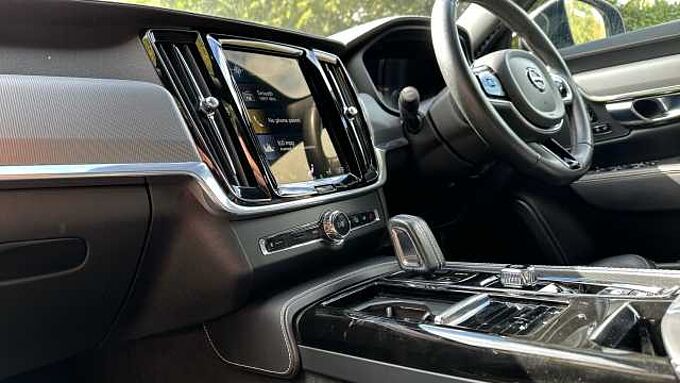 Volvo S90 Recharge R-Design, T8 AWD plug-in hybrid (Pilot Assist)