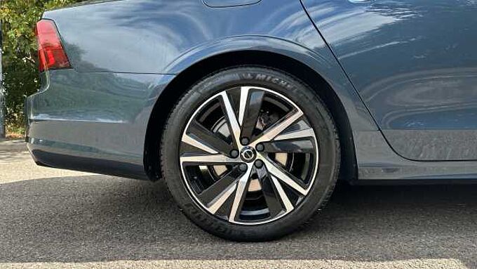 Volvo S90 Recharge R-Design, T8 AWD plug-in hybrid (Pilot Assist)