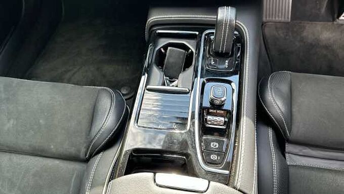 Volvo S90 Recharge R-Design, T8 AWD plug-in hybrid (Pilot Assist)