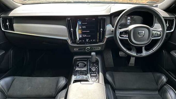 Volvo S90 Recharge R-Design, T8 AWD plug-in hybrid (Pilot Assist)