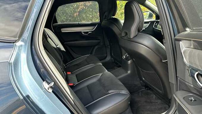 Volvo S90 Recharge R-Design, T8 AWD plug-in hybrid (Pilot Assist)