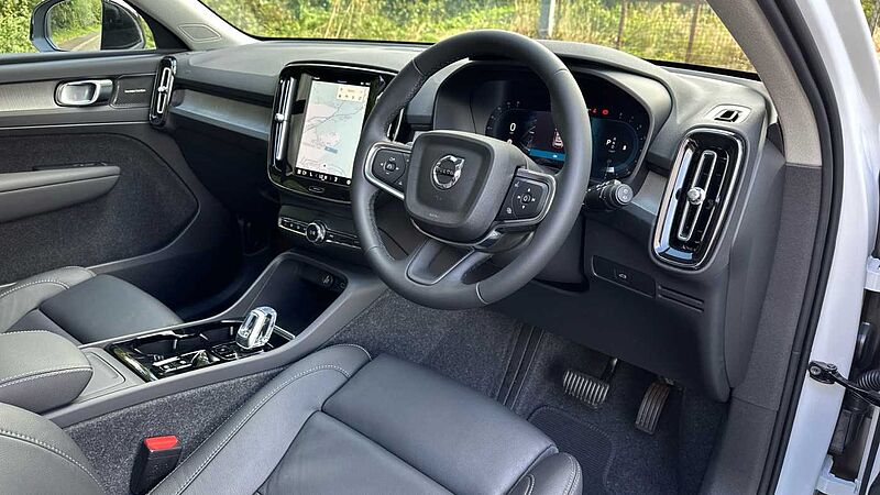 Volvo XC40 Ultra, B4 Mild hybrid, Petrol, Dark