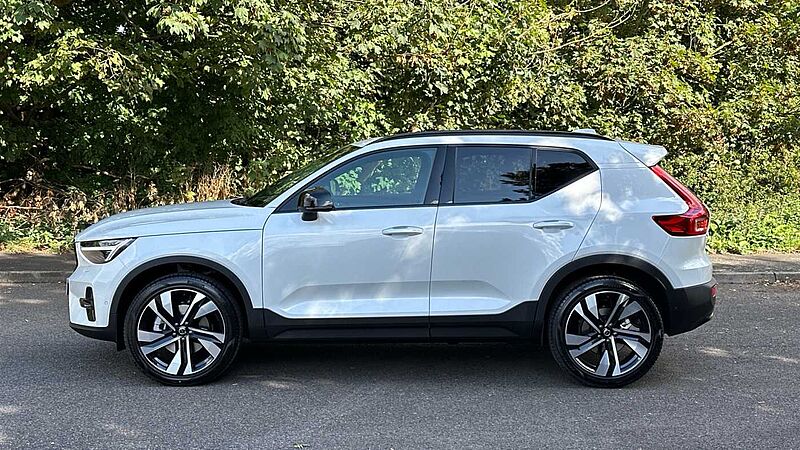 Volvo XC40 Ultra, B4 Mild hybrid, Petrol, Dark